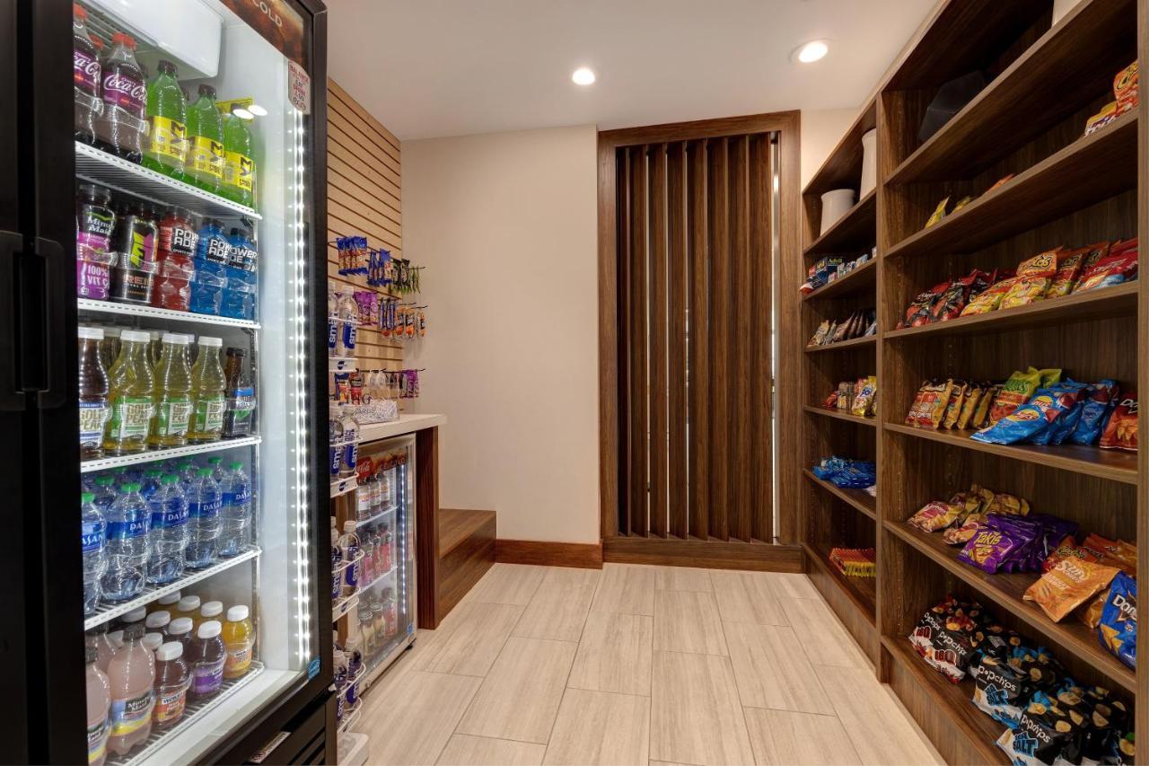布赖顿智选假日套房酒店 外观 照片